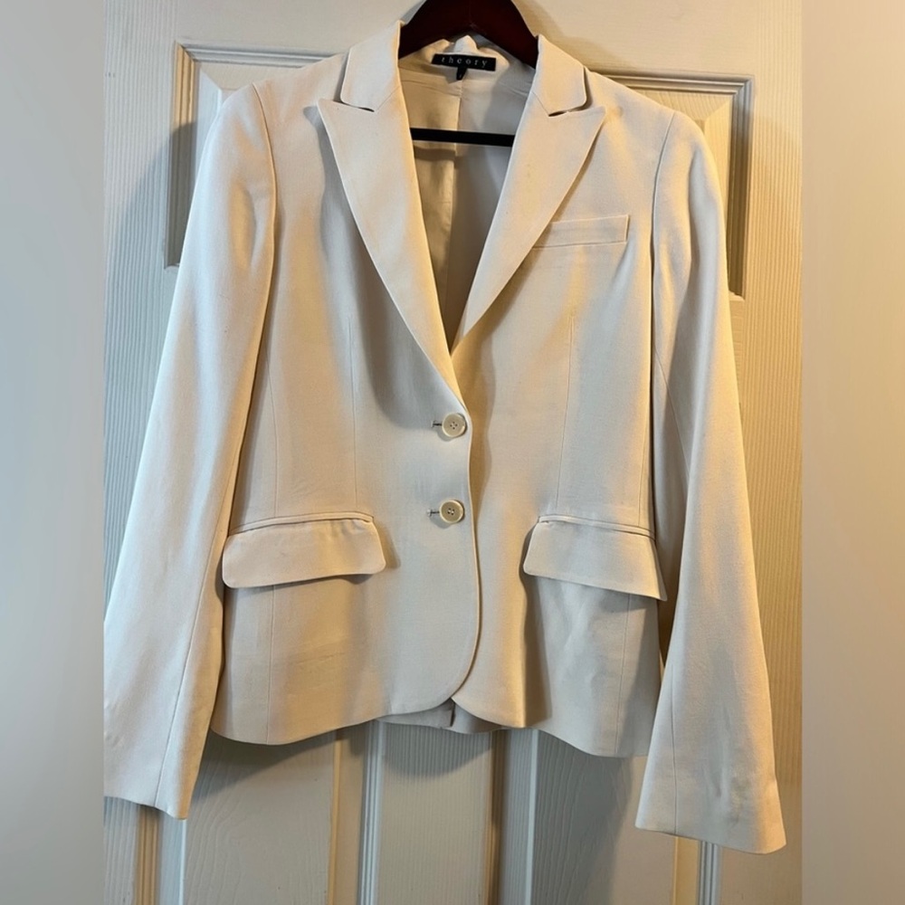THEORY cream colored wool gabardine size 4 gently worn.